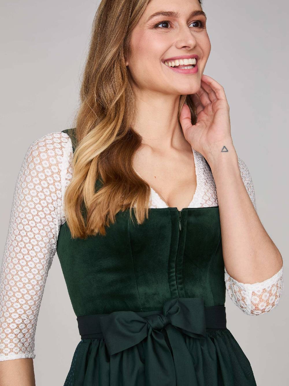 Limberry Dunkelgrünes Dirndl mit Samt-Mieder - CLARISSA PINE GROVE 50% Rabatt mit kostenlosem Versand