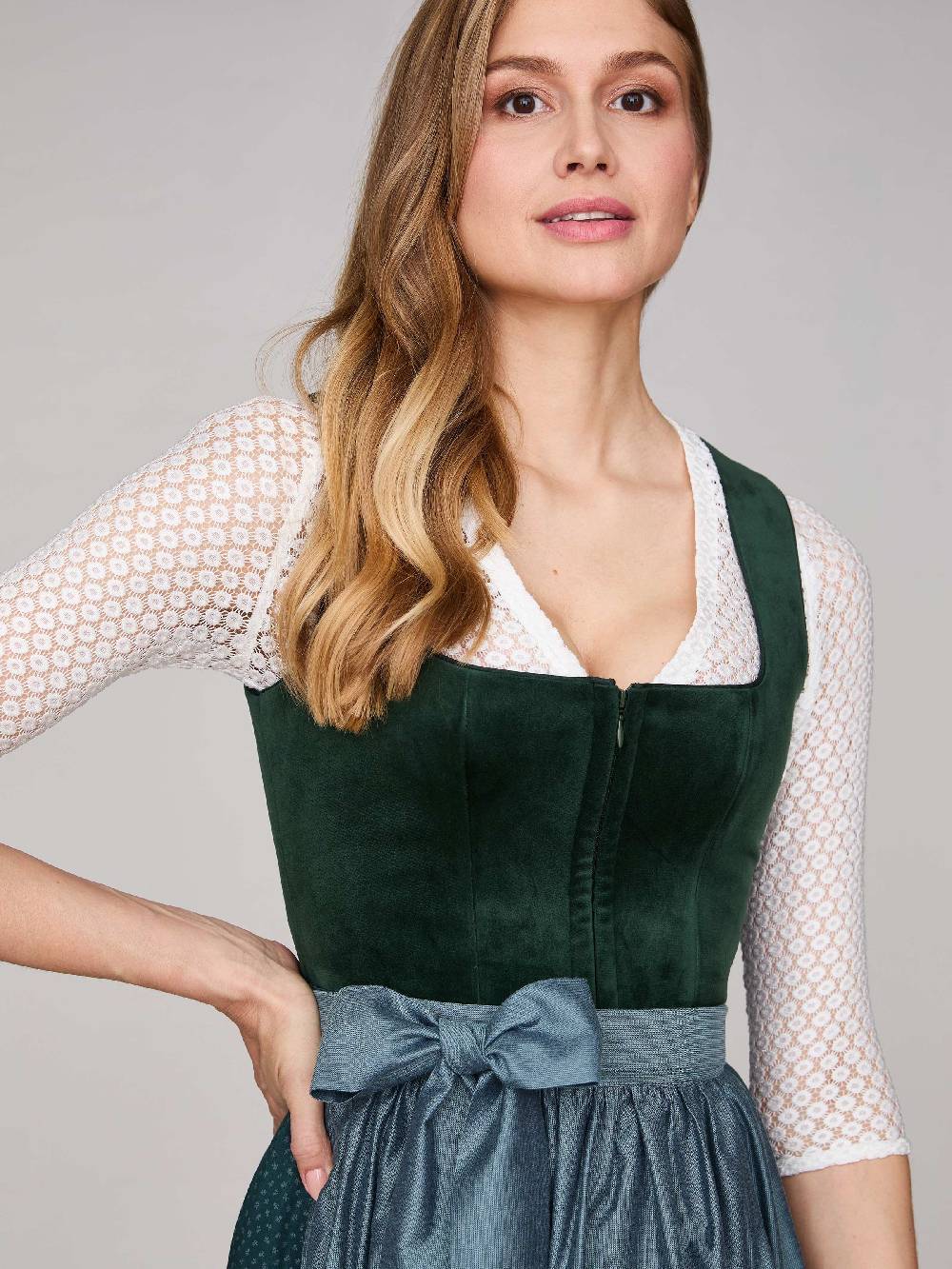 Limberry Dunkelgrünes Dirndl mit Samt-Mieder - CLARISSA PINE GROVE 50% Rabatt mit kostenlosem Versand