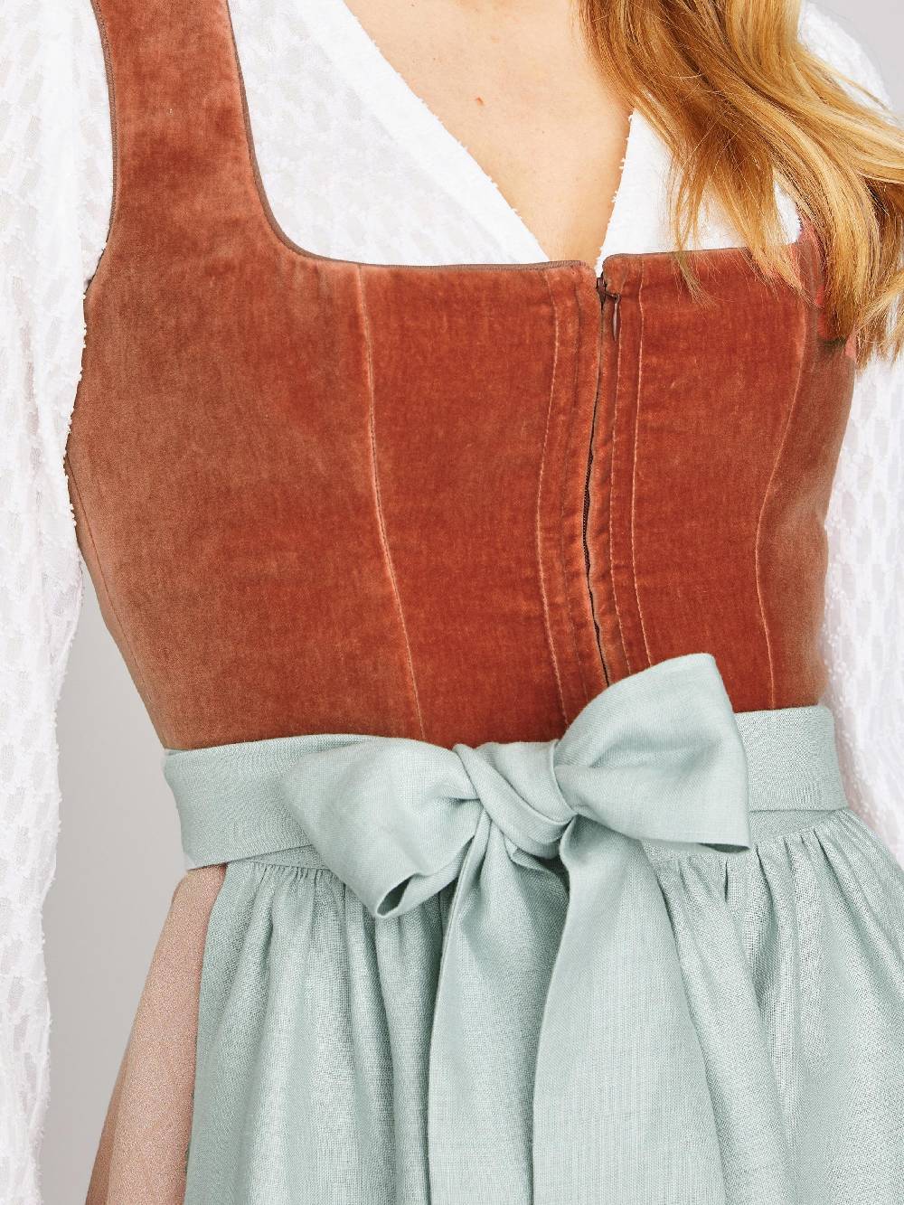 Limberry Kupfer-farbenes Dirndl mit Samt-Mieder - DELILAH PEACH BLOSSOM Begrenzt auf 3 Tage
