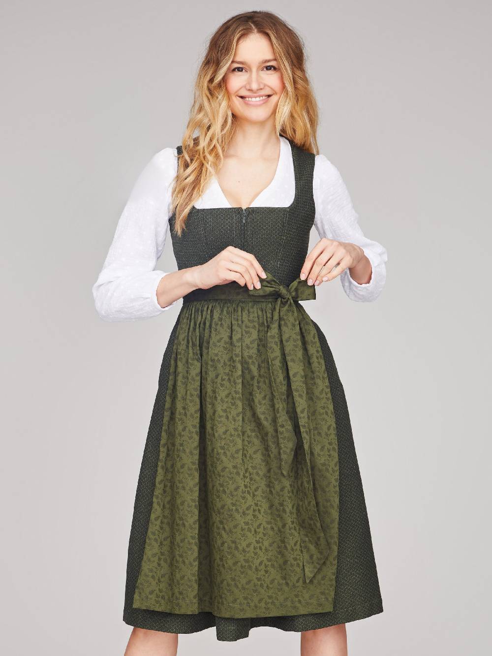 Limberry Weiße Dirndlbluse mit V-Ausschnitt - HAILEY Neuheiten