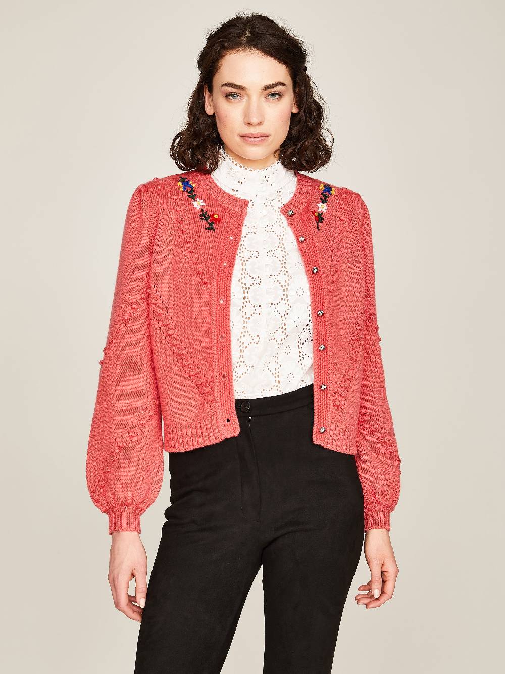 Limberry Strickjacke in Koralle mit Blumenstickerei - THERESA Kauf eins, bekomm eins gratis