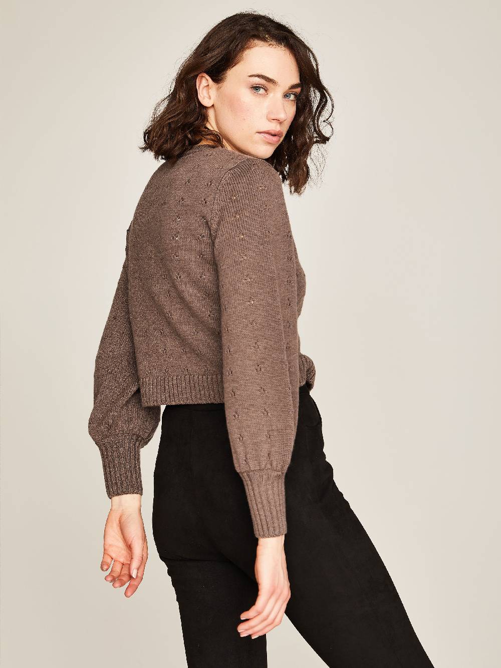 Limberry Braune Strickjacke mit Lochmuster - EMILIA Angebote