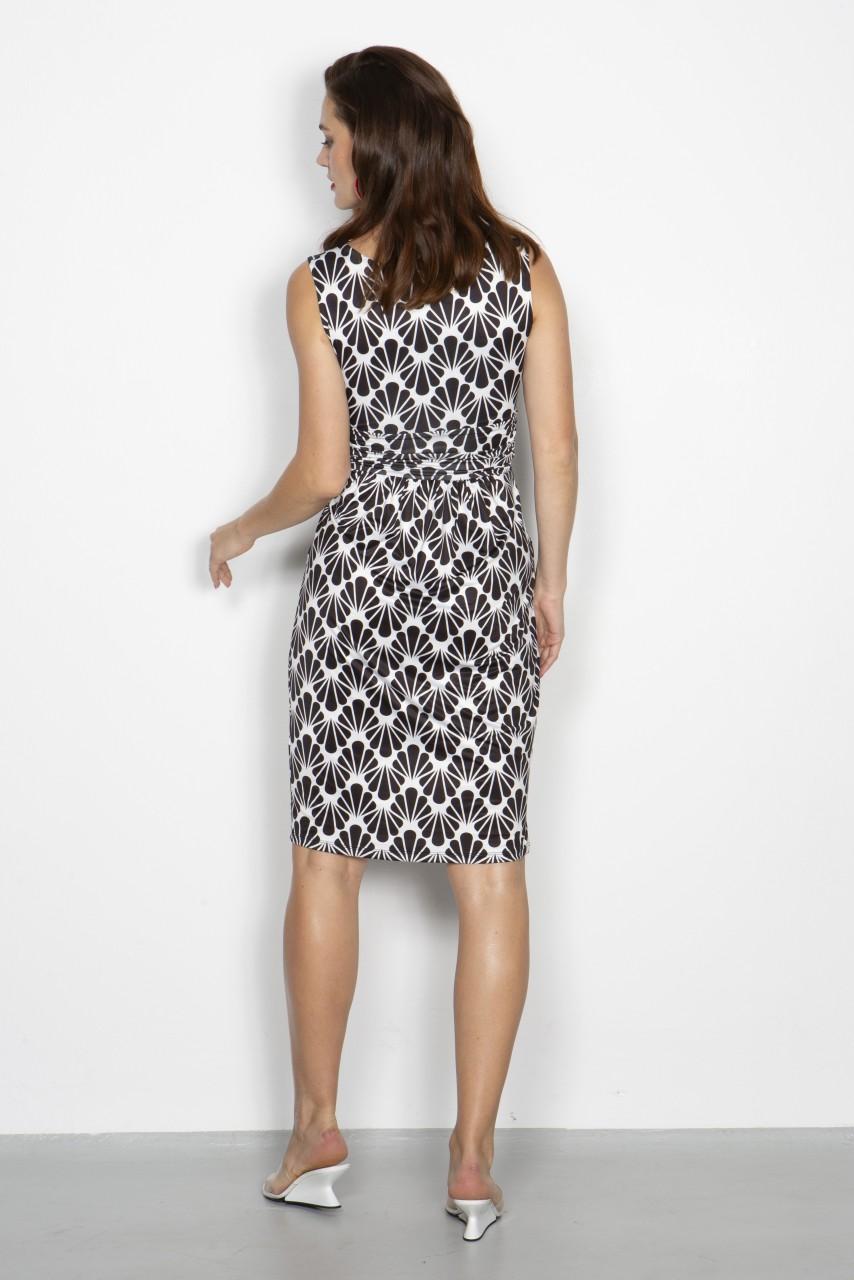 Marivie Focused and unimpressed seashell black Dress Online Shopping