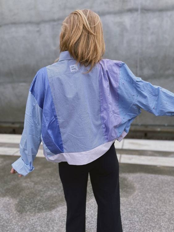 Nonoi Studio Blouson // Hellblau + Flieder // Onesize Begrenztes Angebot