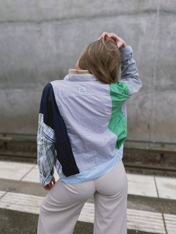 Nonoi Studio Blouson // Grün + Hellblau // Onesize Online Shopping