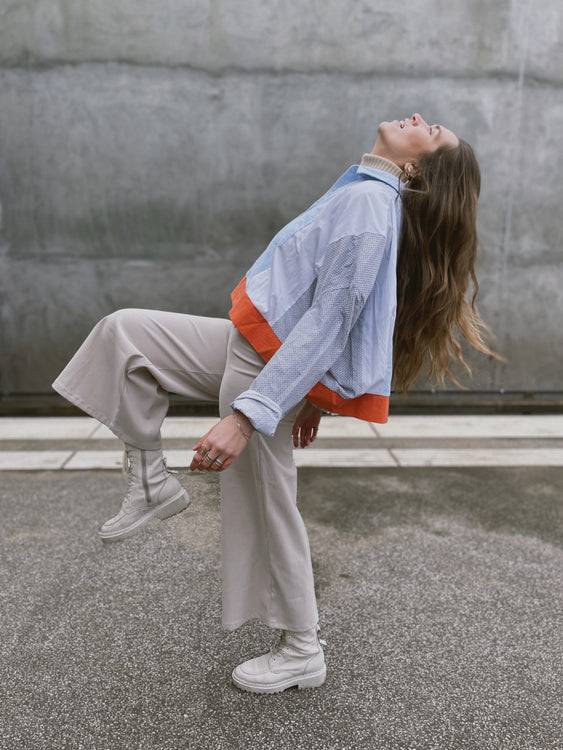 Nonoi Studio Blouson // Hellblau + Orange // Onesize Black Friday