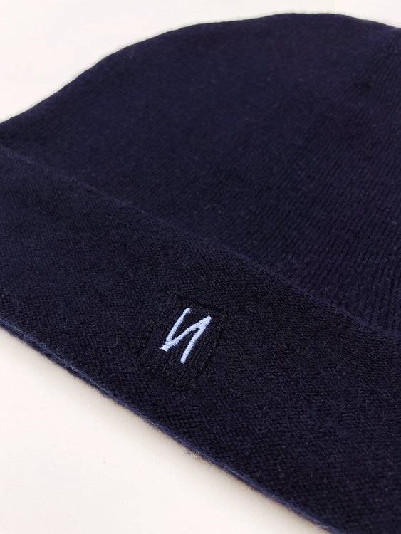 Nonoi Studio DUNKELBLAU MÜTZE "JAKARTA" AUS KASCHMIR // UNISEX Neueste Stile