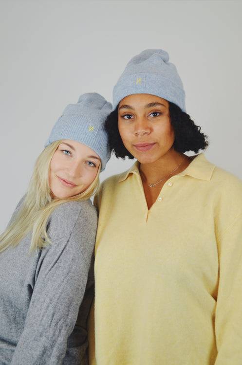 Nonoi Studio HELLBLAUE MÜTZE " GERA" AUS WOLLE Sonderangebot der Fabrik