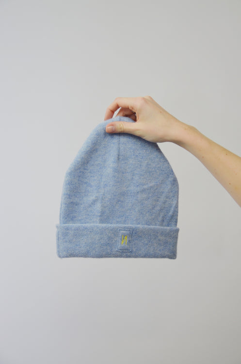 Nonoi Studio HELLBLAUE MÜTZE " GERA" AUS WOLLE Sonderangebot der Fabrik