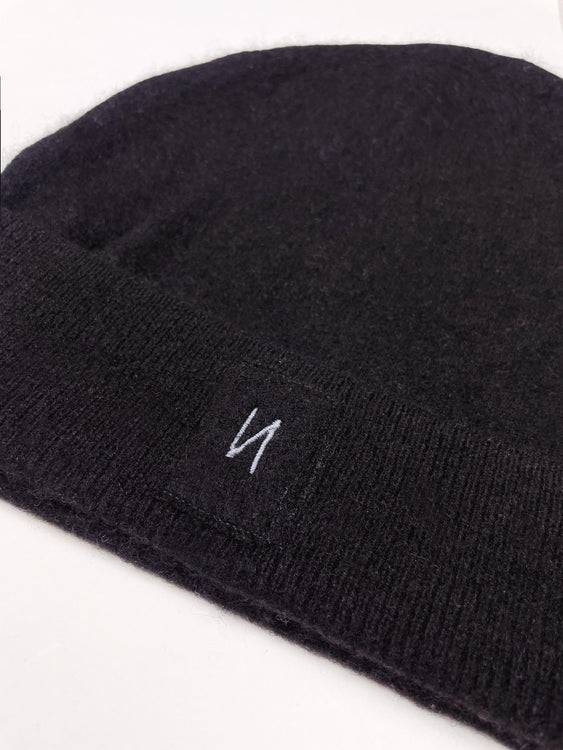 Nonoi Studio SCHWARZE MÜTZE "GENF" AUS KASCHMIR // UNISEX Clearance-Verkauf