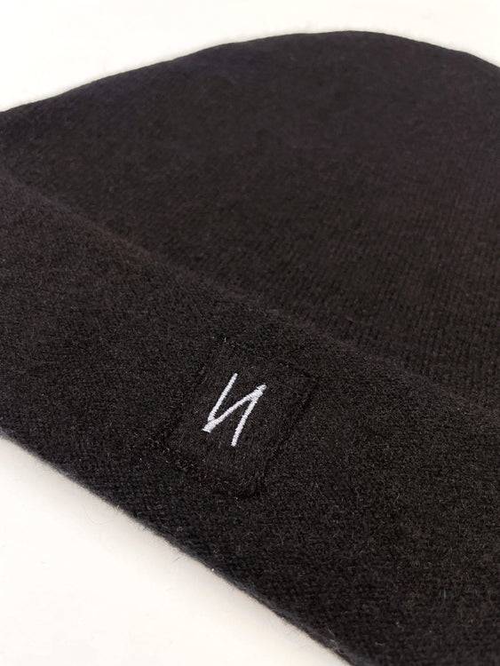 Nonoi Studio SCHWARZE MÜTZE "GENF" AUS KASCHMIR // UNISEX Clearance-Verkauf