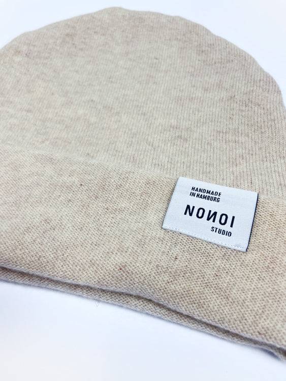 Nonoi Studio CREMEFARBENE MÜTZE "LITHY" AUS KASCHMIR // UNISEX Black Friday Preise