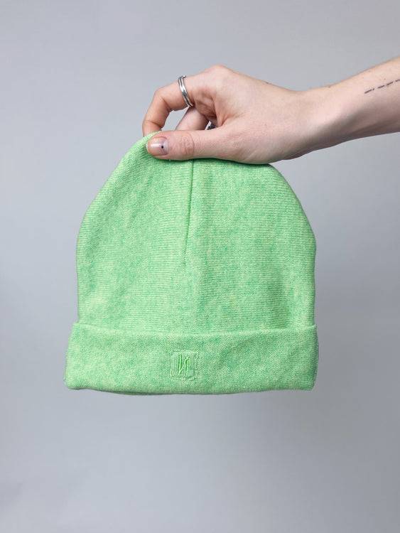Nonoi Studio MÜTZE HELLGRÜN "BANGKOK" AUS KASCHMIR // UNISEX Angebote