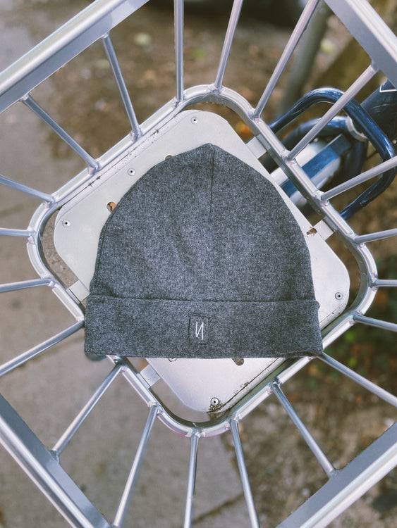 Nonoi Studio MÜTZE GRAU "ATULA" AUS WOLLE // UNISEX Günstiger Verkauf