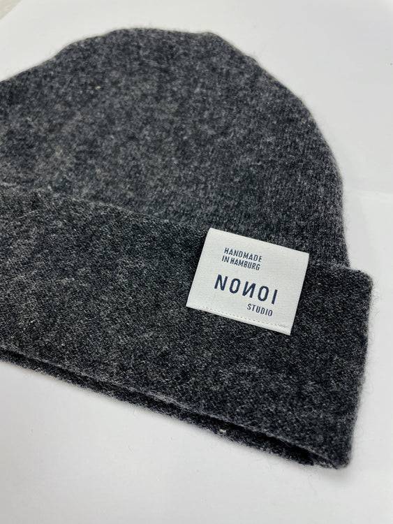 Nonoi Studio DUNKELGRAUE MÜTZE "MIDY" AUS KASCHMIR // UNISEX Rabatt