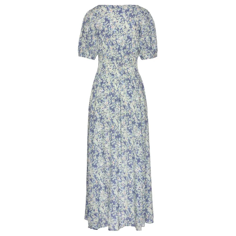 Buffalo Maxikleid mit zartem Blumendruck und V-Ausschnitt Sommerkleid Strandkleid Bestseller