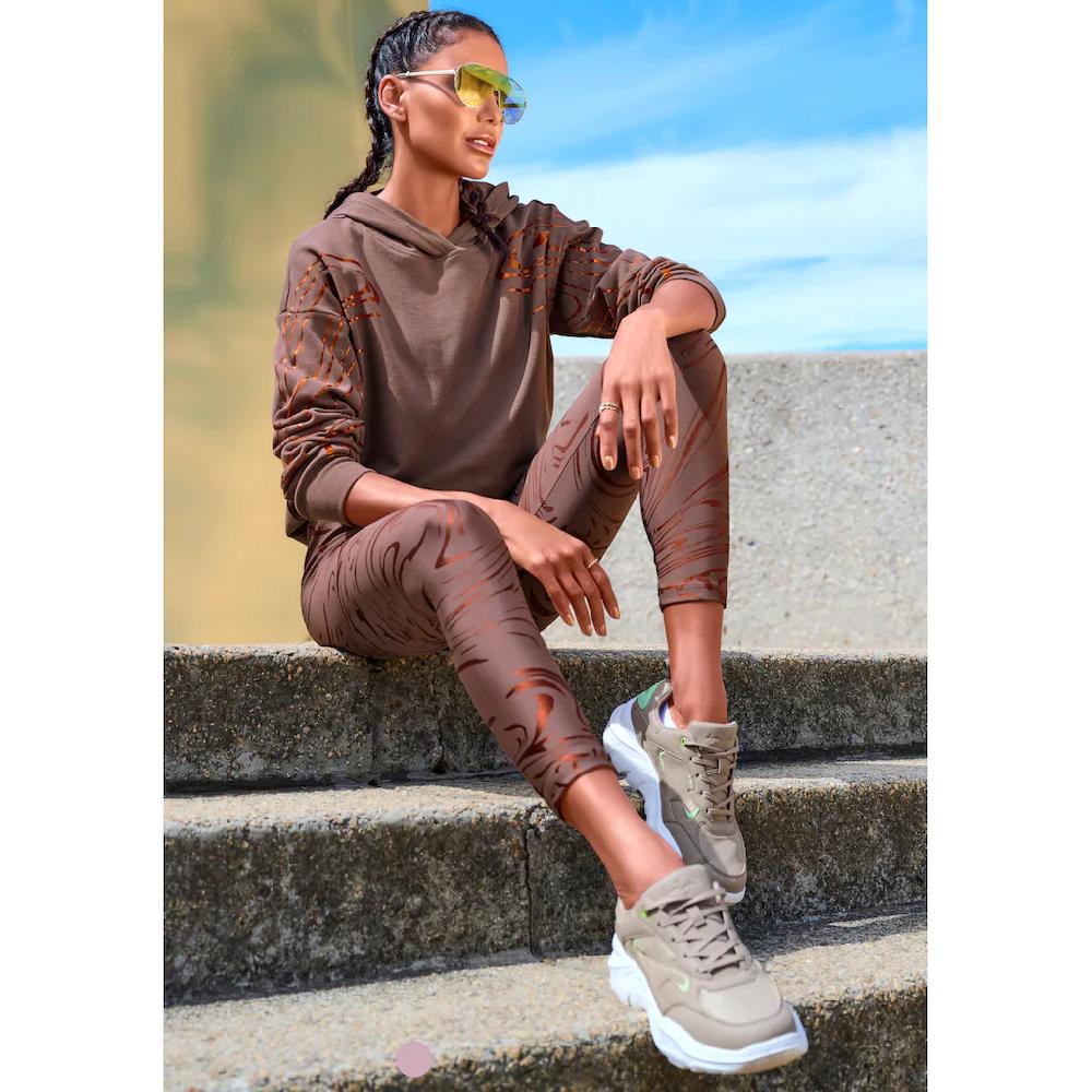 LASCANA ACTIVE Funktionsleggings Sportleggings mit glänzendem Print und 3D Schriftzug Meist gekauft