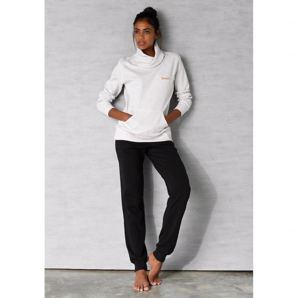Bench. Loungewear Longsweatshirt mit Stehkragen in Layeroptik und Kängurutasche Loungewear Meist gekauft